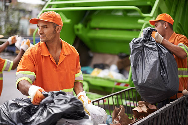 Best Construction Debris Removal  in Le Roy, IL